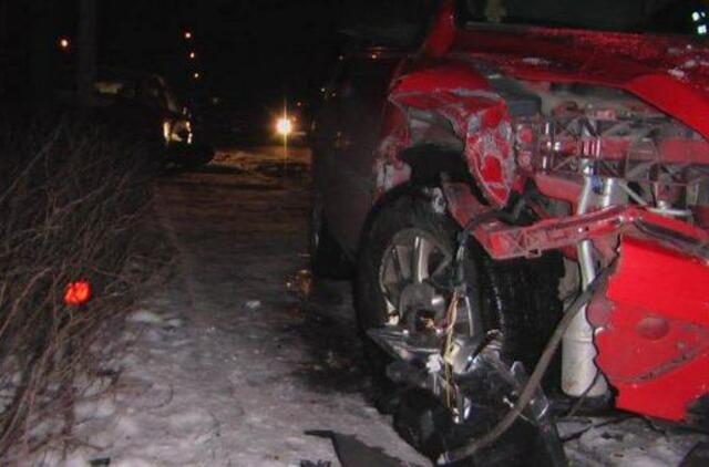 Girtam vairuotojui sutrukdė stovintys automobiliai