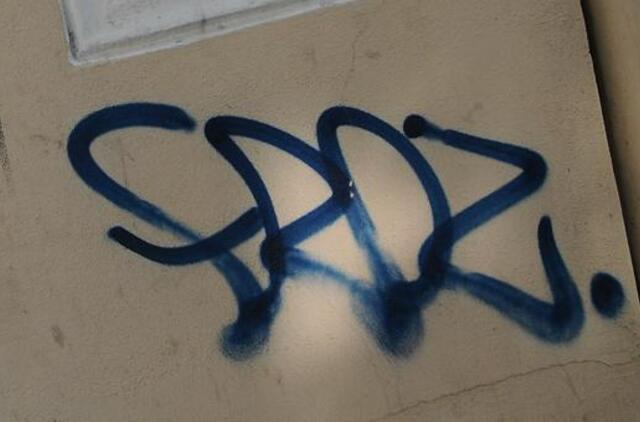 Grafitininkai nesiliauja, nukentėjusieji netyli