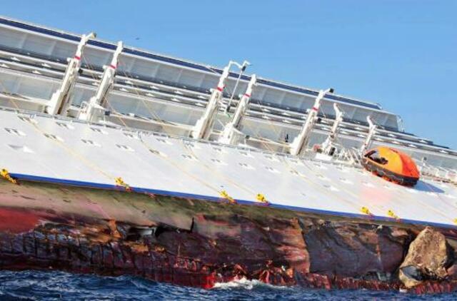 Lainerio "Costa Concordia" katastrofos aukų skaičius išaugo iki šešių žmonių