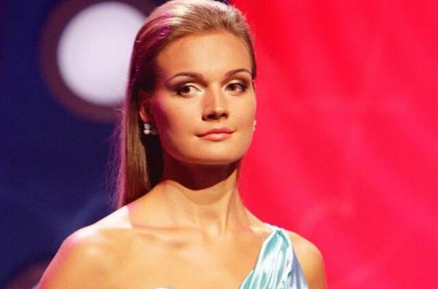 Muzikinio šou premjerai Jurgitai Jurkutei iš Londono gabenamos trys suknelės