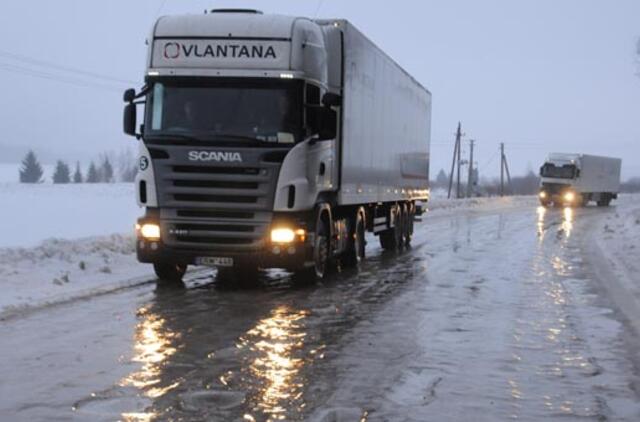 Eismą šalyje sunkina lijundra, šlapdriba, formuosis plikledis – kelininkai