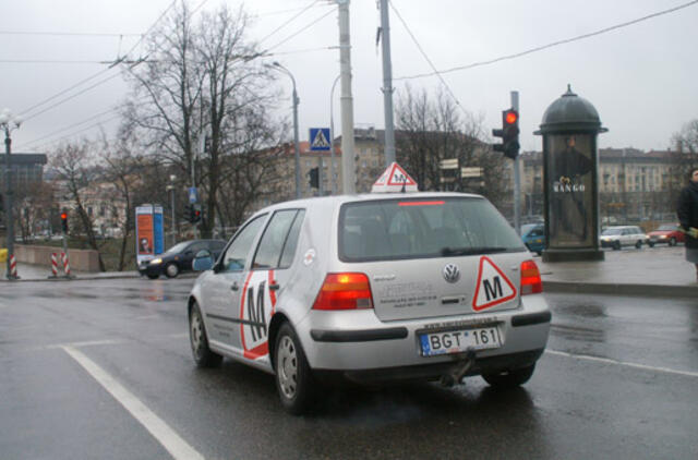 Reikalavimai vairuotojus rengiančioms mokykloms - griežtesni