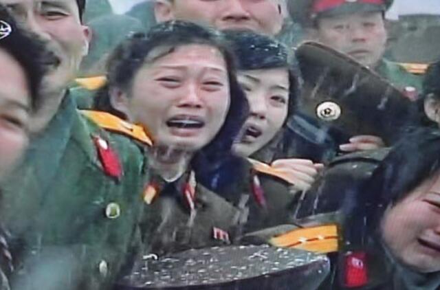 Šiaurės Korėja neigia baudusi nepakankamai gedėjusius piliečius