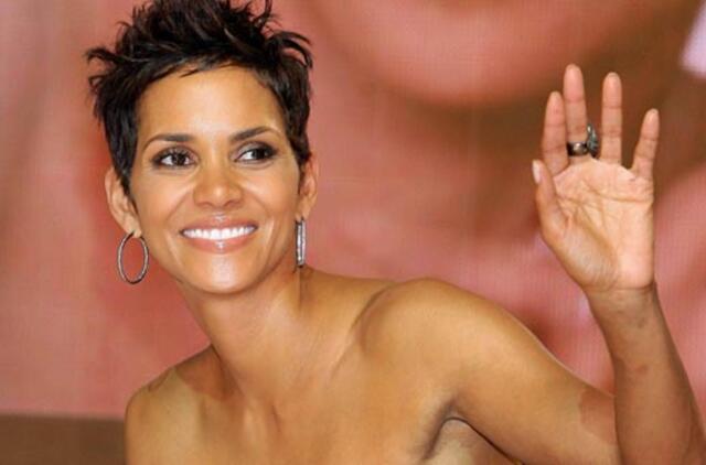 Susižadėjo Holivudo žvaigždė Halle Berry