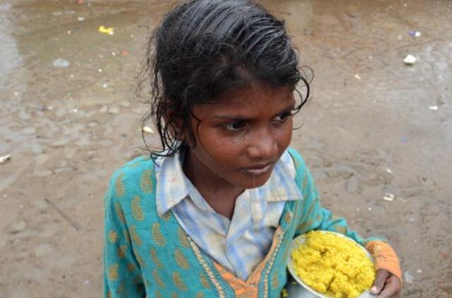 Tikintis geresnio derliaus, Indijoje dievams paaukota septynerių metukų mergaitė