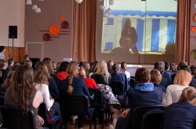 Žiūrėdami filmukus moksleiviai susipažino su jaunimo organizacijų veikla