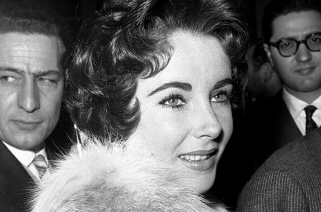 Aukcione pakloti milijonai už Elizabeth Taylor meno vertybes