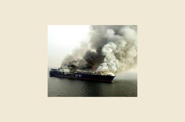 Azovo jūroje dega laivas su 14 žmonių įgula