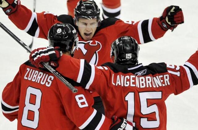 Dainius Zubrus pelnė įvartį ir atliko rezultatyvų perdavimą