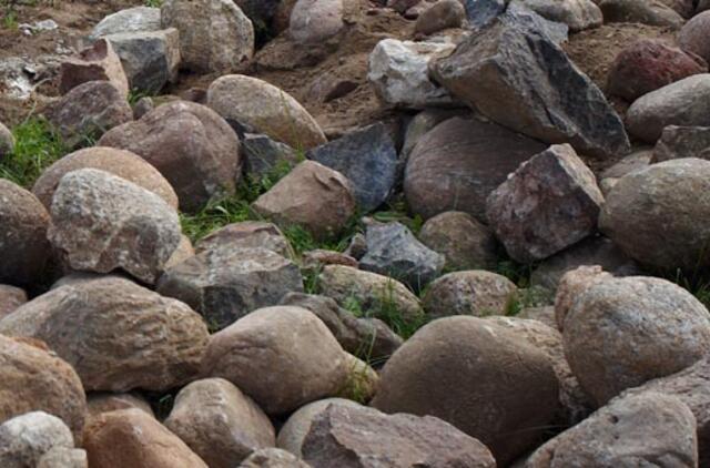 Irane bus panaikinta mirties bausmė užmėtant akmenimis
