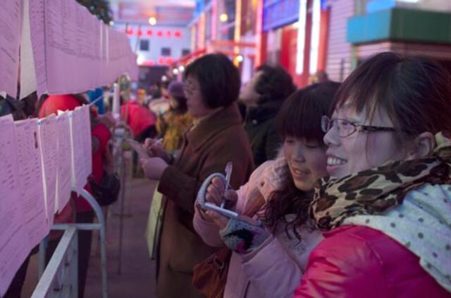 Jauni kinai dairosi poros vedyboms prieš artėjančią Valentino dieną