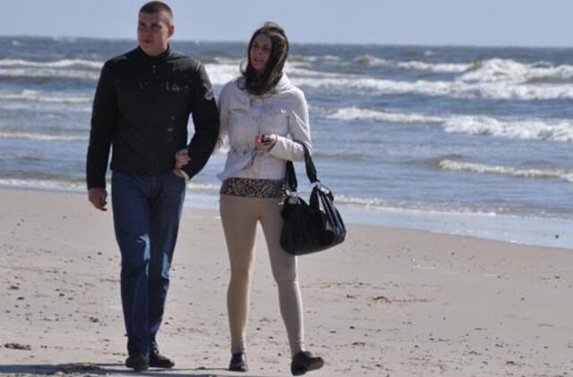 Kad pasiektų vyrų metinį atlygį, moterims reikia dirbti 38 dienomis ilgiau