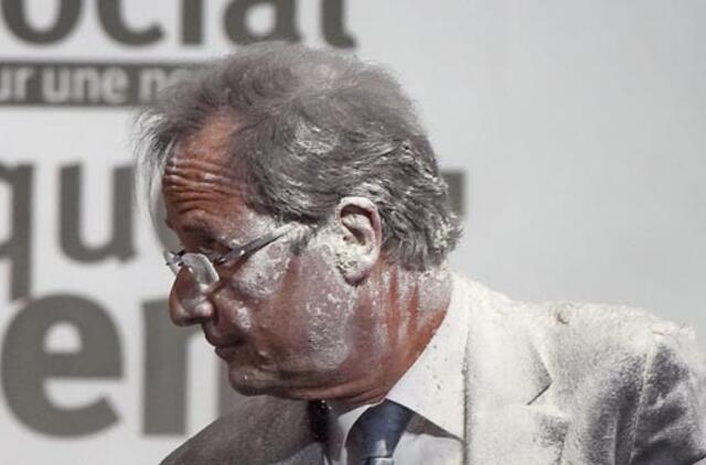 Kandidatas į Prancūzijos prezidentus apibertas miltais