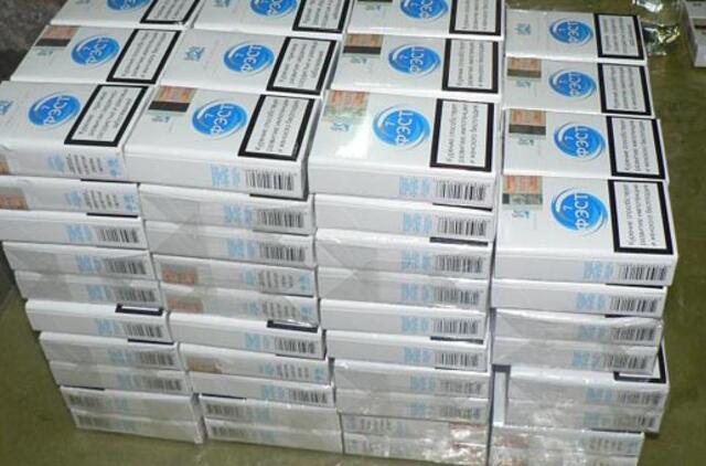 Kėdainiškis ir Šiaulių rajono gyventoja gabeno kontrabandinius rūkalus