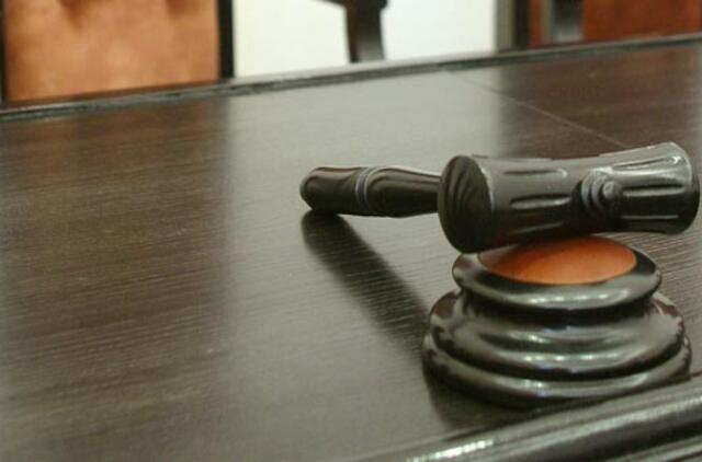 Konstitucinis Teismas: motinystės ir tėvystės pašalpos negali būti mažinamos