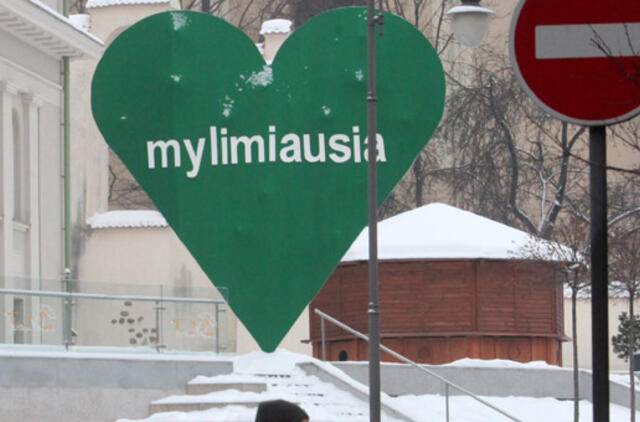 Meilės dienos proga - rekordinio dydžio širdis Vilniaus centre