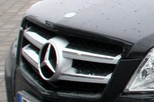 Padegtas apynaujis "Mercedes-Benz"