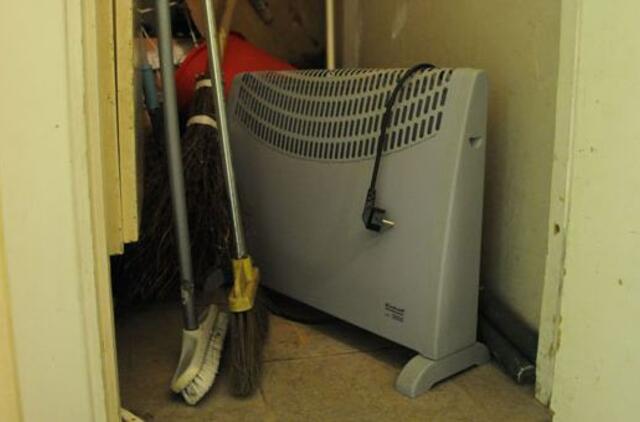 Pirkėjų krepšeliuose - šildytuvai, kepurės ir saldumynai