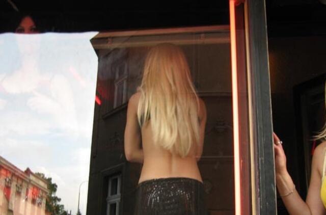 Su prostitutėmis besismaginusius pareigūnus sučiupo jų kolegos