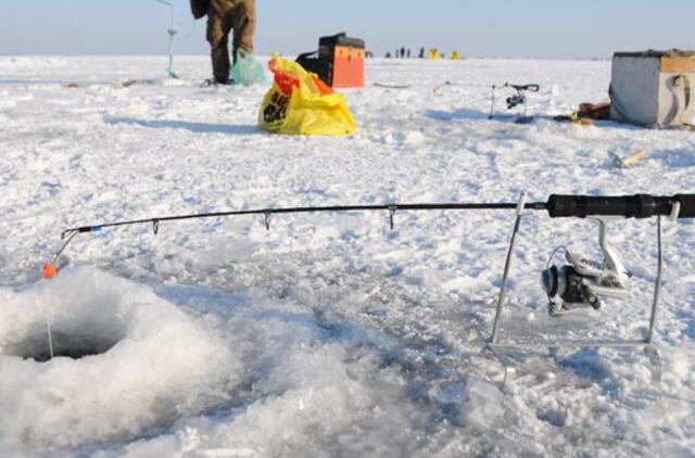 Ant atskilusios ledo lyties įstrigo žvejai