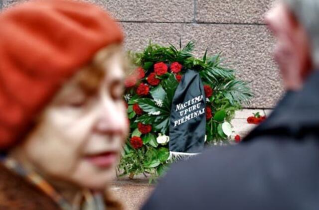 "Antifašistas" iš Lietuvos Rygoje mėtė išmatas į gėles