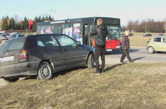 Autobusas sukėlė avariją, kurioje yra sužeistų