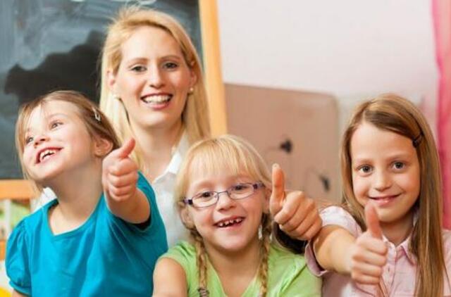 Bendraamžius su akiniais vaikai vertina kaip "nuoširdesnius ir protingesnius"