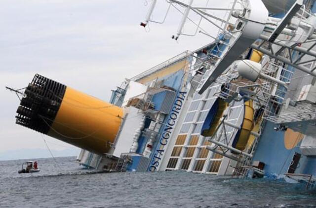 Iš laivo "Costa Concordia" ištraukti penkių aukų kūnai