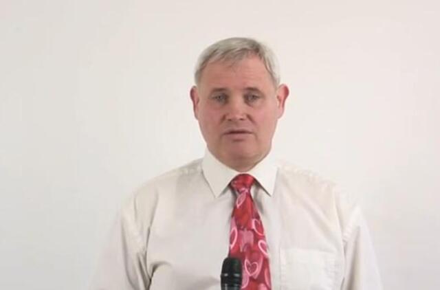 Meras pasveikino moteris G.G. Markeso žodžiais