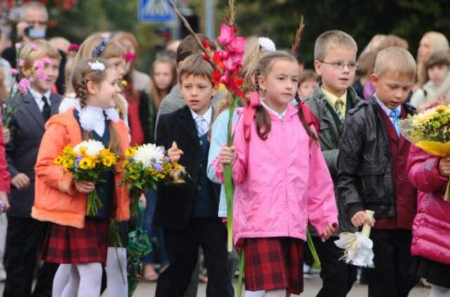 Mokyklų uždaryti neskubės