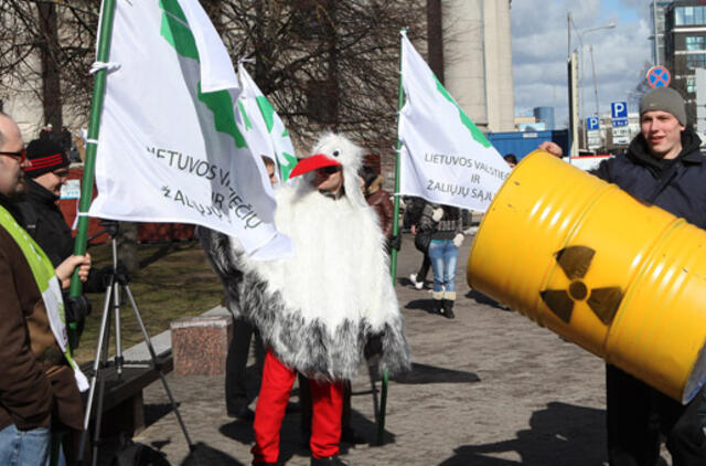 Protesto prieš atominių elektrinių statybas autožygis pasiekė Seimo rūmus