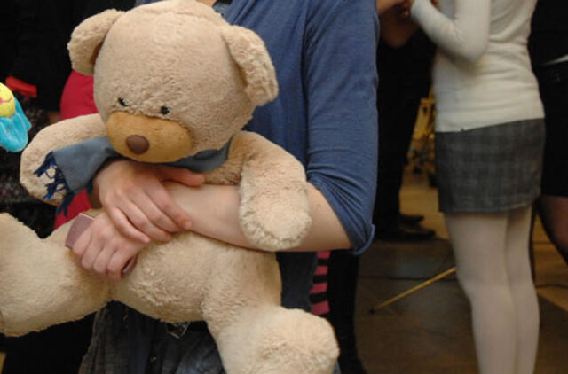 Šeima ieško namų šimtams pliušinių meškiukų