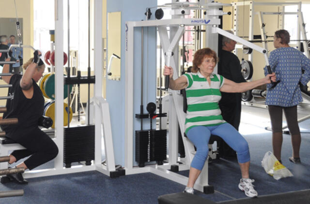 Senjorai sugužėjo į nemokamus sporto užsiėmimus