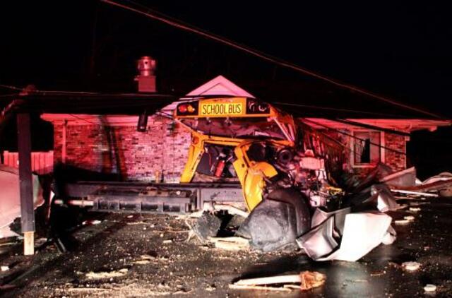 Tornadai JAV pražudė mažiausiai 27 amerikiečius