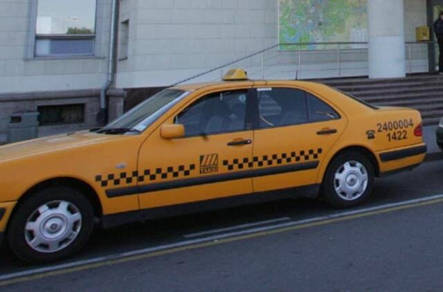 Vairuoti geltonos spalvos automobilį pavojingiausia