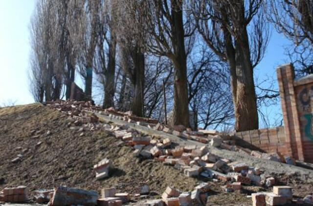 Viešbučio planai virto griūvančia siena