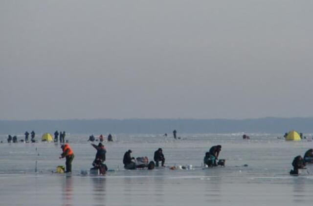 Visi Kuršių mariose įstrigę žvejai išgelbėti