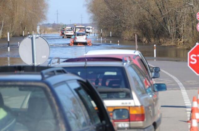 Vykstantiems į Rusnę eismo sąlygas sunkina vanduo