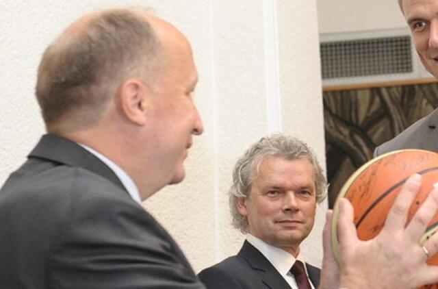 Andrių Kubilių pakvietė atvykti į Ukrainą stebėti Europos futbolo čempionatą