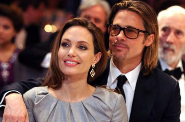 Angelina Jolie ir Brad Pitt paskelbė apie sužadėtuves