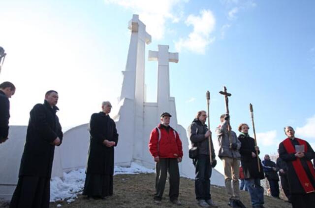 Ant Trijų kryžių kalno priminta: Kryžiaus kelias veda per mūsų gyvenimą