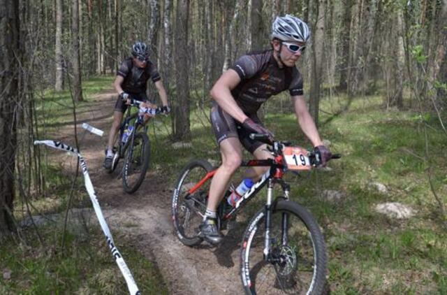 Girulių miškuose varžėsi dviratininkai