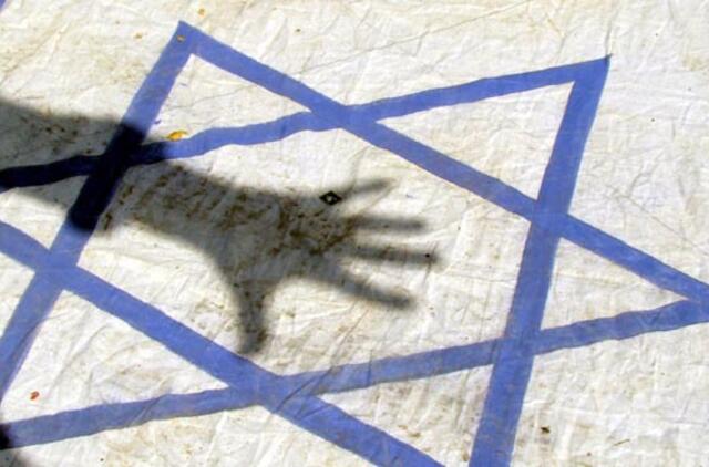 Guenteris Grassas: Izraelis kelia grėsmę pasaulio taikai