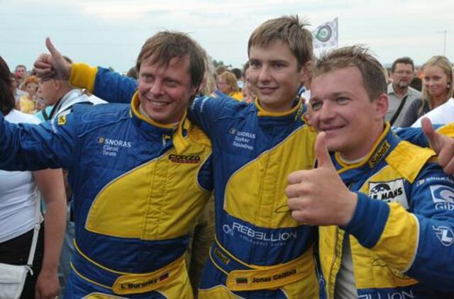 Jonas Gelžinis Didžiosios Britanijos "Porsche Carrera" taurės varžybose lieka antras