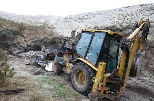 Nerijos kopose burzgė buldozeriai