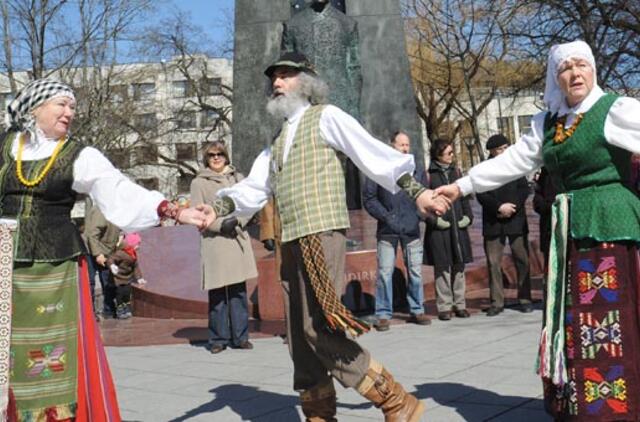 Pensininkai veržiasi dirbti į užsienį