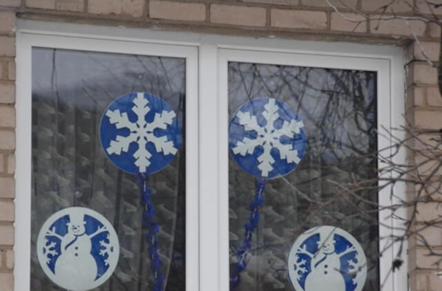 Prokurorai įtaria vadovą ir bendrovę nuslėpus 100 tūkstančių litų pajamų už sumontuotus langus ir duris