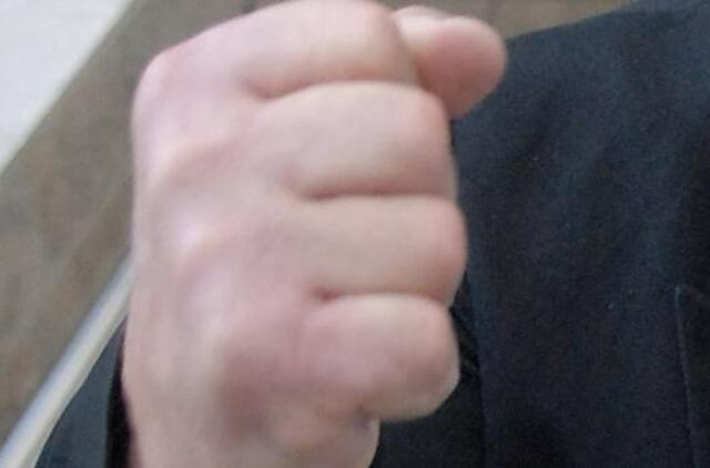 Smurtautojas ranką pakėlė ir prieš pareigūnus