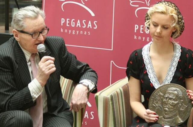 "Titanikas": ketinama kunigo Juozo Montvilos vardu pavadinti mokyklą