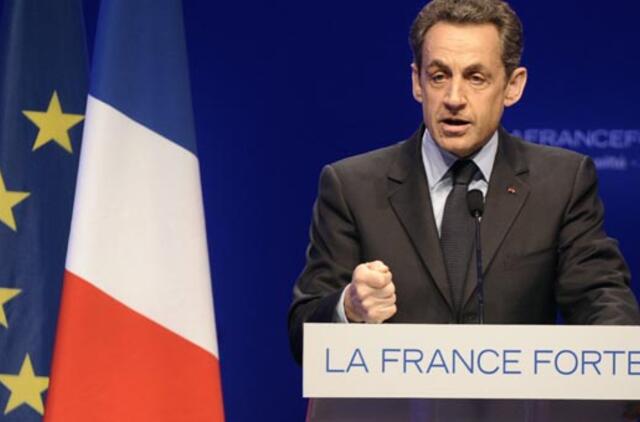 Apklausa: Nicolas Sarkozy vejasi Francois Hollande